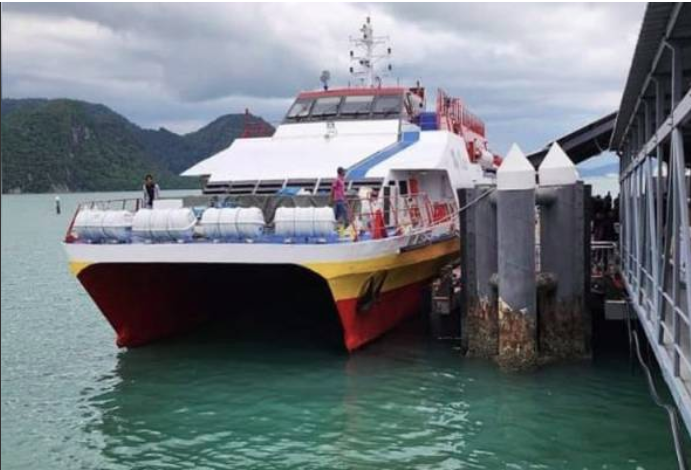 Gangguan operasi feri akibat angin kencang dan laut bergelora sejak Selasa hingga Sabtu ini telah menyebabkan sejumlah 12,532 penumpang terjejas. - Gambar fail/Konsortium Ferrylines