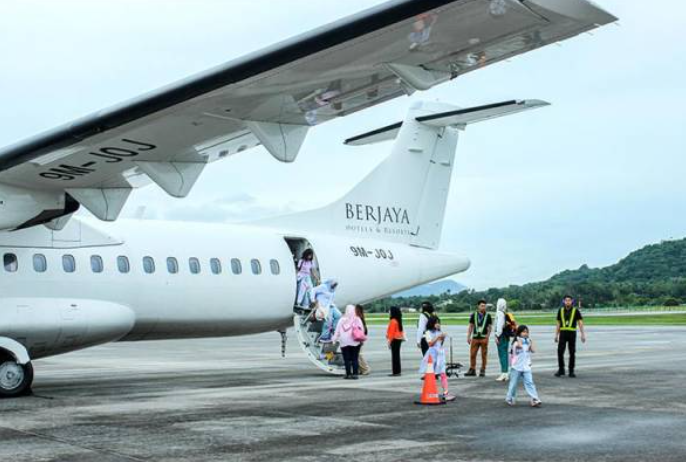 Pesawat ATR 72-500 yang mempunyai kapasiti maksimum 68 tempat duduk itu membawa 45 tetamu bagi penerbangan sulung tersebut.